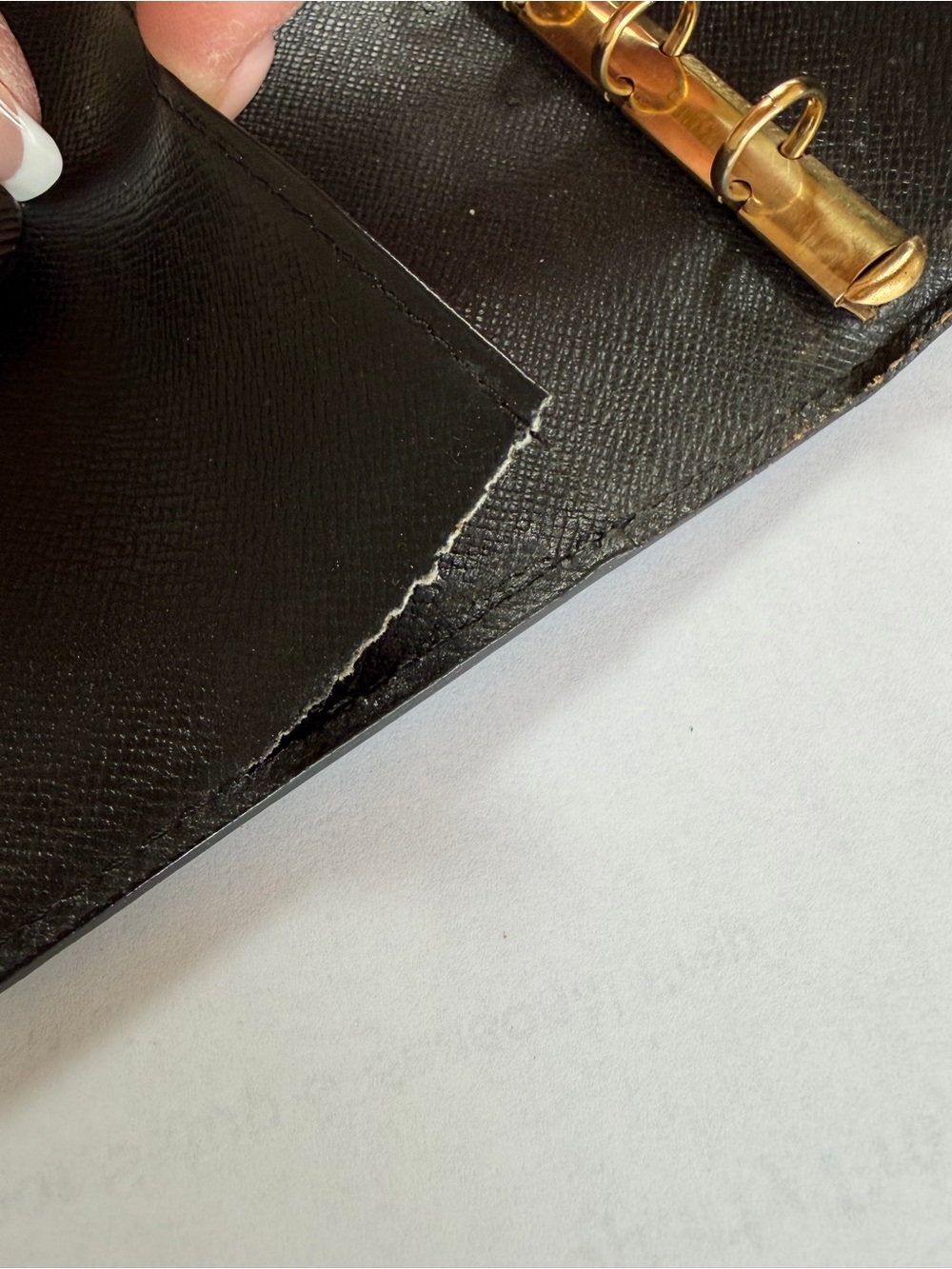 Black Epi leather Louis Vuitton small ring agenda - Picture 5 of 6